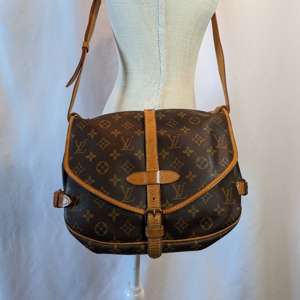 LOUIS VUITTON Saumur 35 Saddlebag - Picture 2 of 13